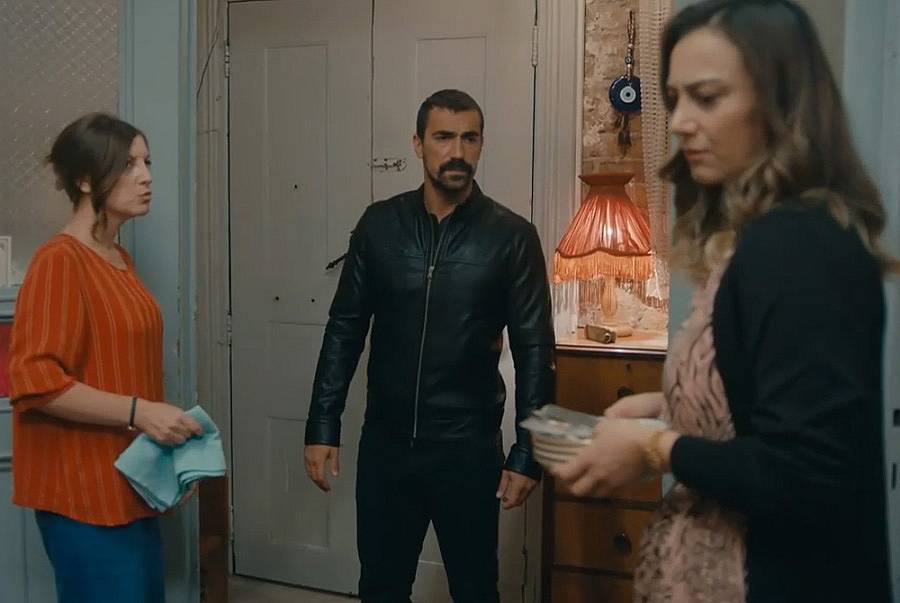 Мехди е изненадан да види Бенал в дома си и забранява на Мюжган да прави каквито и да било промени в къщата.