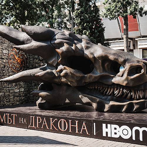 Драконов череп в Пловдив и София за премиерата на Домът на дракона в HBO Max
