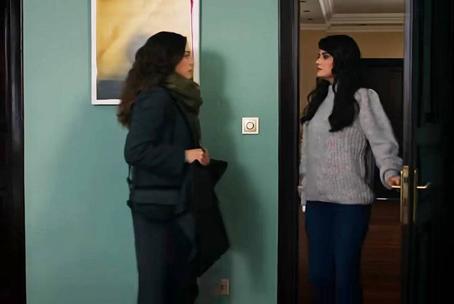 Сехер се приготвя да излиза, когато в стаята ѝ влиза Зухал, която се извинява за това, което се е опитала да ѝ стори онзи ден.