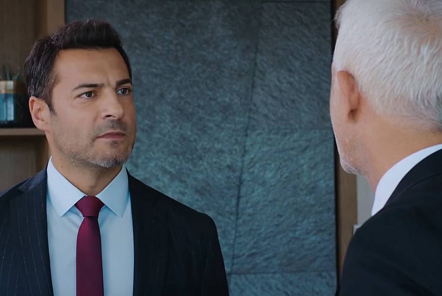 Халит се ядосва, когато разбира, че Кая е станал адвокат на Надир, а Кая му обяснява защо го е направил.