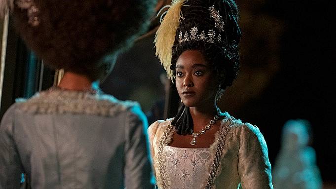 Арсема Томас в ролята на младата лейди Данбъри в &quot;Кралица Шарлот: История от Бриджъртън”