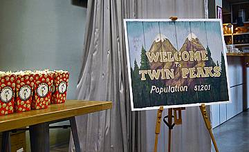 25 години по-късно Twin Peaks отново е на екран, а Дейвид Линч е приготвил не това, което си мислите